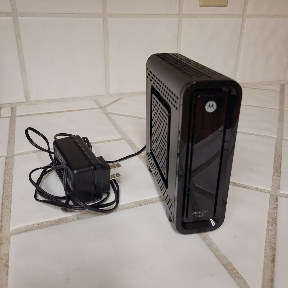 Motorola Surfboard Modem - Picture 2 of 4